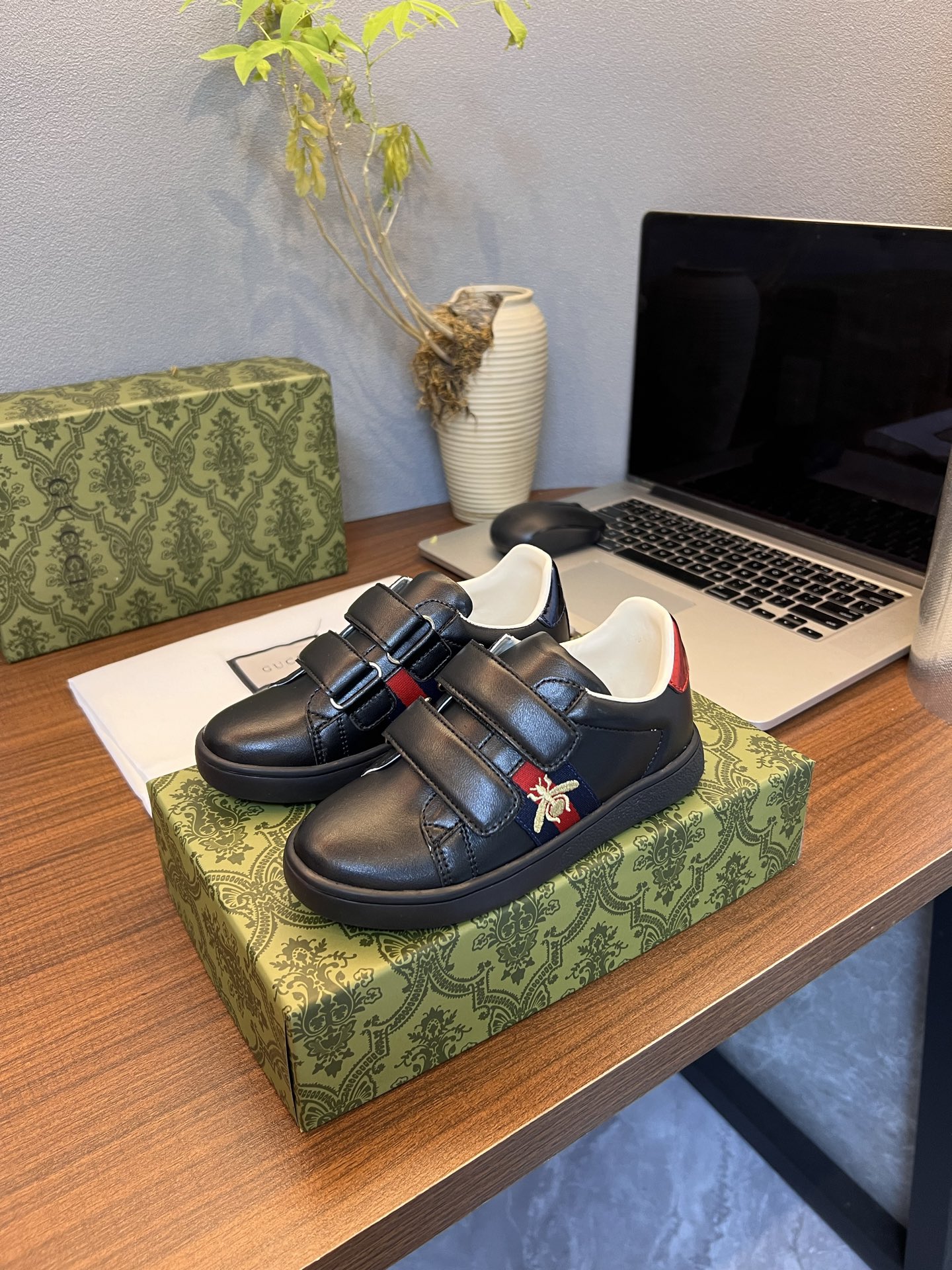 Children's shoes child